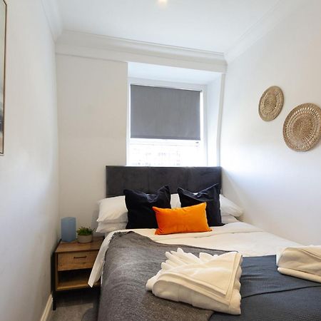 Cosy Central 2 Bedroom - Near Brighton Beach & Shops! Exterior photo
