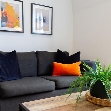 Cosy Central 2 Bedroom - Near Brighton Beach & Shops! Exterior photo