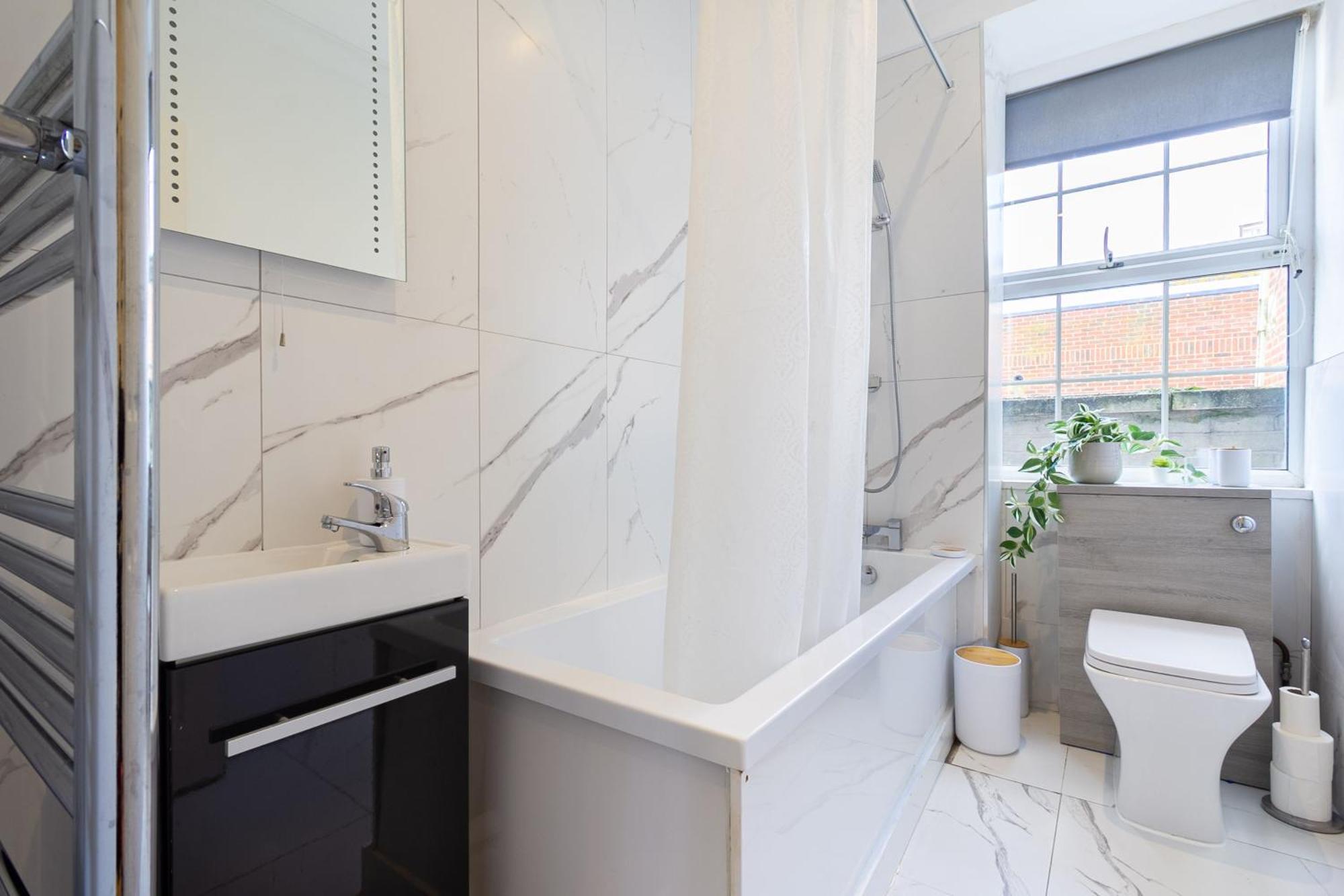 Cosy Central 2 Bedroom - Near Brighton Beach & Shops! Exterior photo